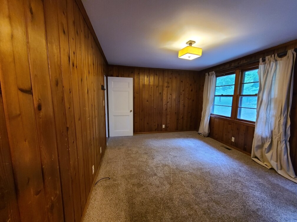 Building Photo - 927 Downey Dr