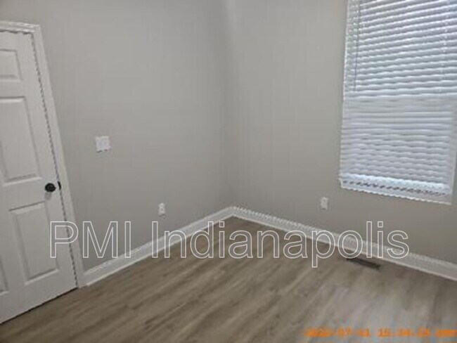 Building Photo - 640 N Parker Ave