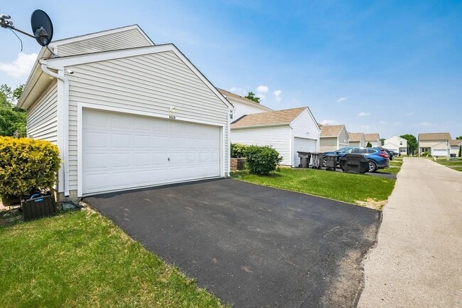 Building Photo - 1420 Bellow Falls Pl