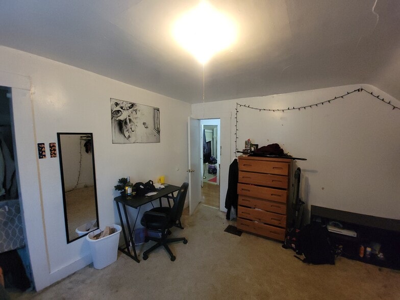 Building Photo - 239 Chippewa St