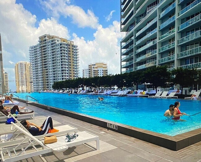 Building Photo - 475 Brickell Ave