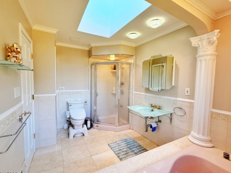 Building Photo - 592 Cabot Hill Rd