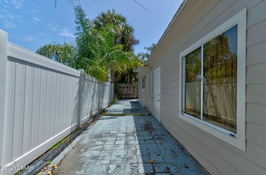 Building Photo - 118 Pierce Ave