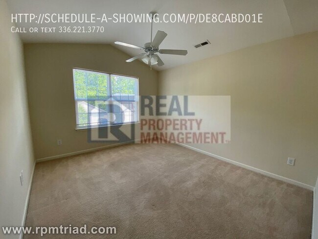 Building Photo - 3 Bedroom / 2.5 Bath Home Available Now!