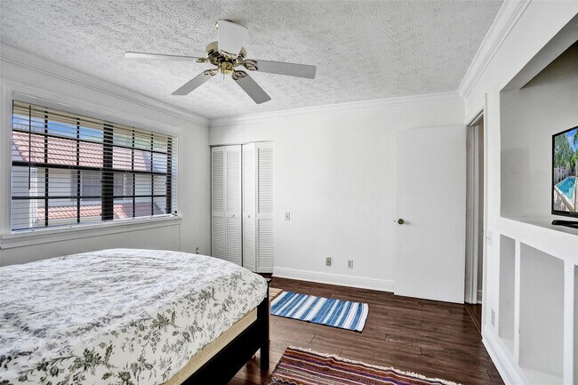 Building Photo - 1415 Miami Rd