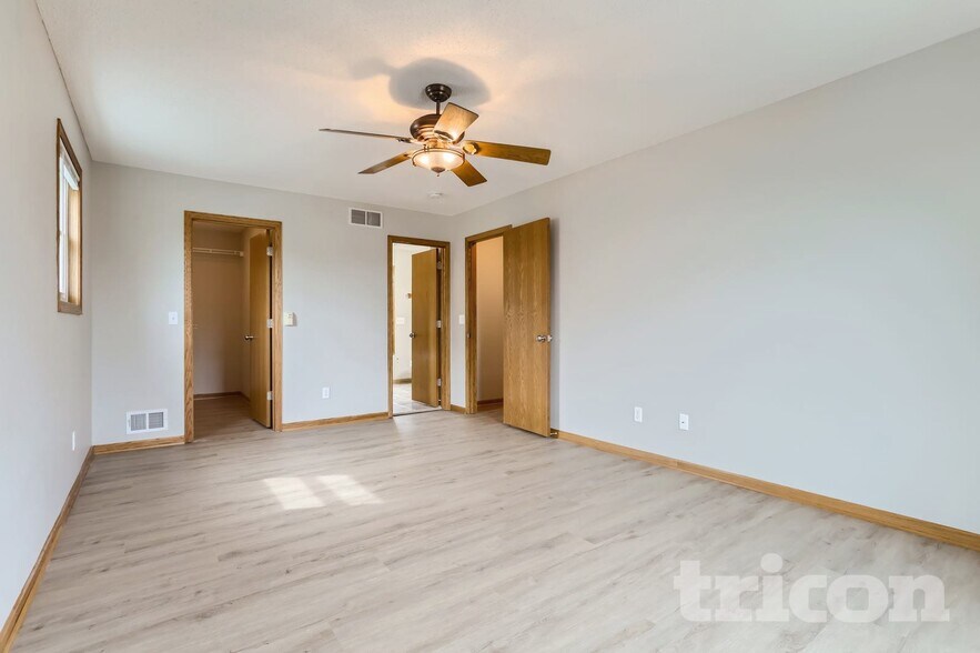 Building Photo - 2202 Marilyn Ave