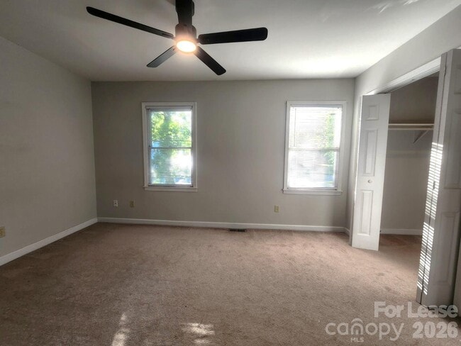 Building Photo - 3317 Windsor Dr