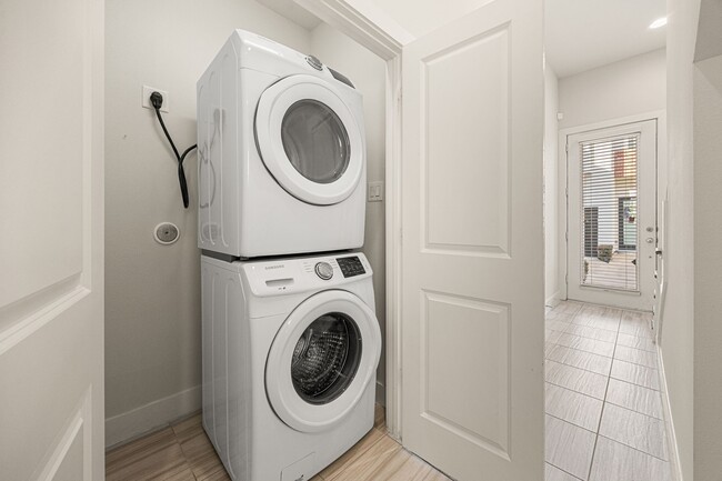 Building Photo - 3945 Tulane St