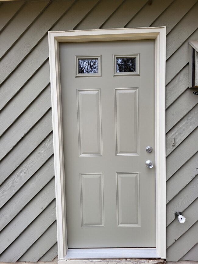 Private entrance - 9505 Centerbrook Ct