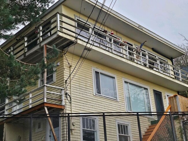 Building Photo - 801 SW Broadway Dr