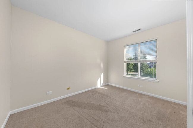 Building Photo - 2640 Idaho Rd