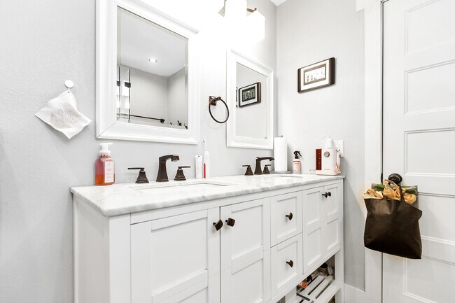 Building Photo - 73853 Playa Vista Dr