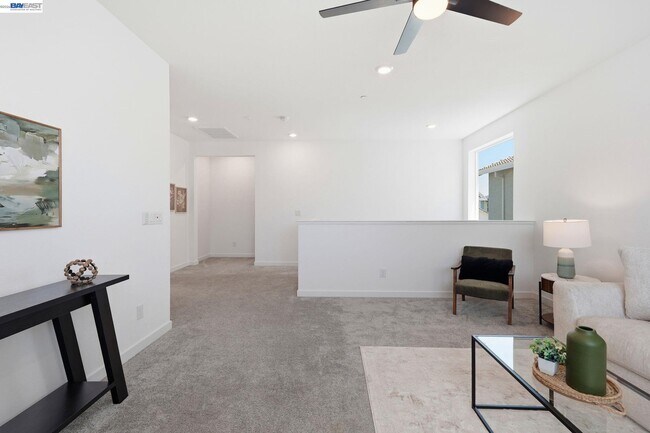 Building Photo - 1550 Plumas Dr
