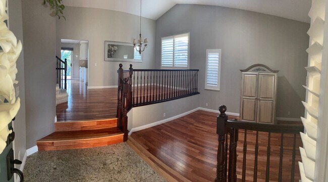 Building Photo - "Coveted Comfort: Spacious 4-Bed, 3-Bath H...