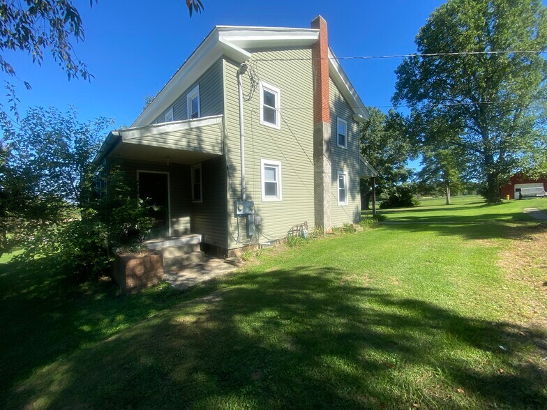 Building Photo - 6427 Chippewa Rd