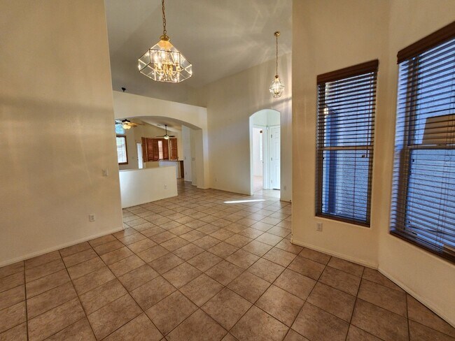 Building Photo - Charming Single-Story Pulte Home in a corn...