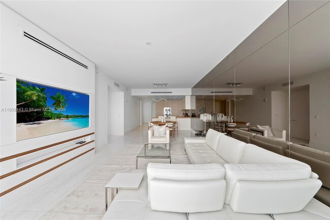 Building Photo - 15701 Collins Ave