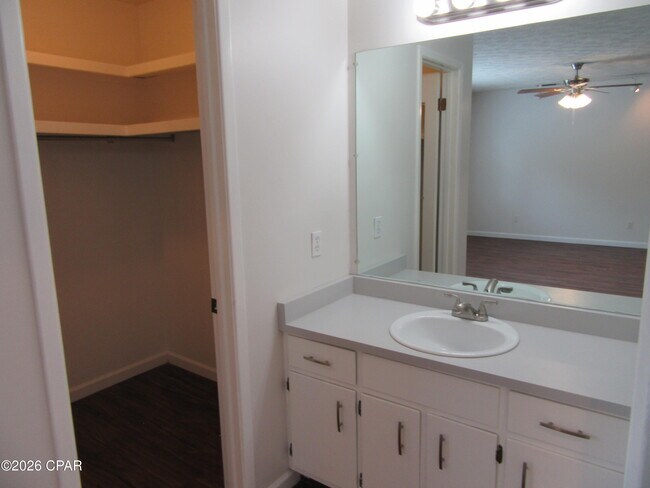 Building Photo - 8629 Deerpoint Dr