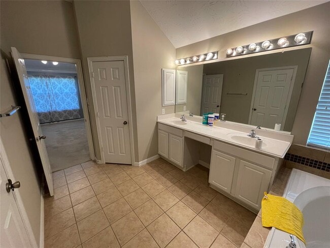 Building Photo - 7631 Golden Thistle Ln