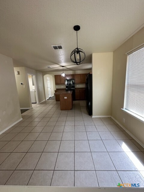 Building Photo - 221 Roadrunner Ave