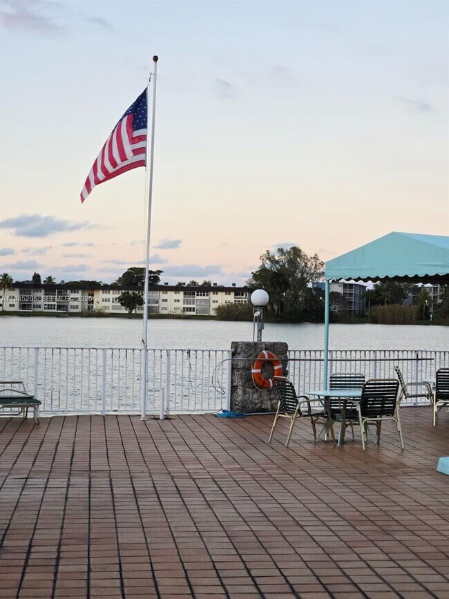 Building Photo - 1481 NE Miami Gardens Dr