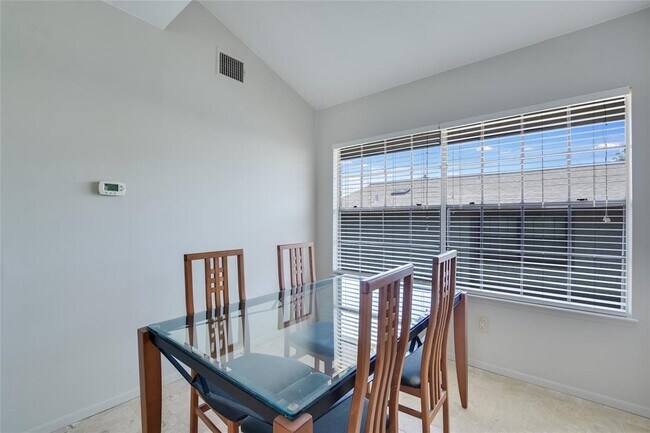 Building Photo - 7122 Wood Hollow Dr