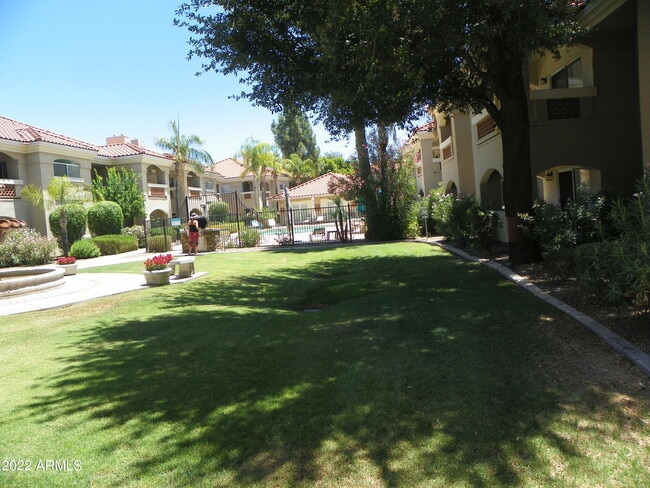 Building Photo - 8653 E Royal Palm Rd