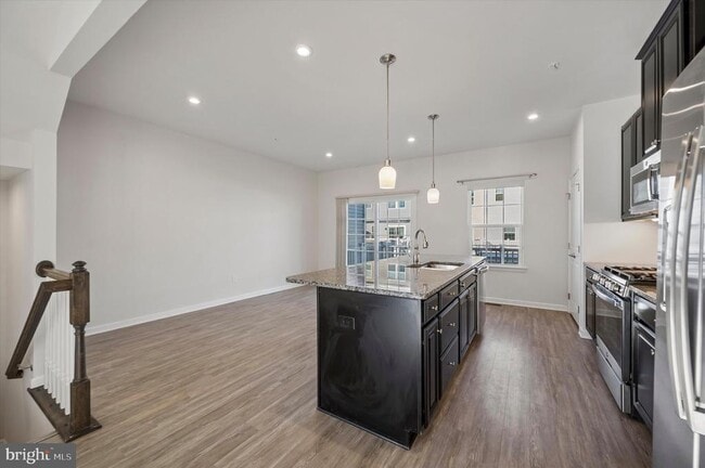 Building Photo - 214 Bamboo Dr