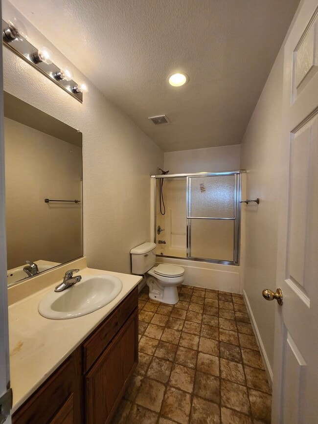 Building Photo - *MOVE IN SPECIAL - 2 WEEKS FREE!!* Beautiful Yuba City Home