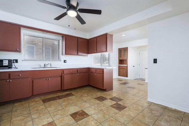 Building Photo - 11156 Outer Dr