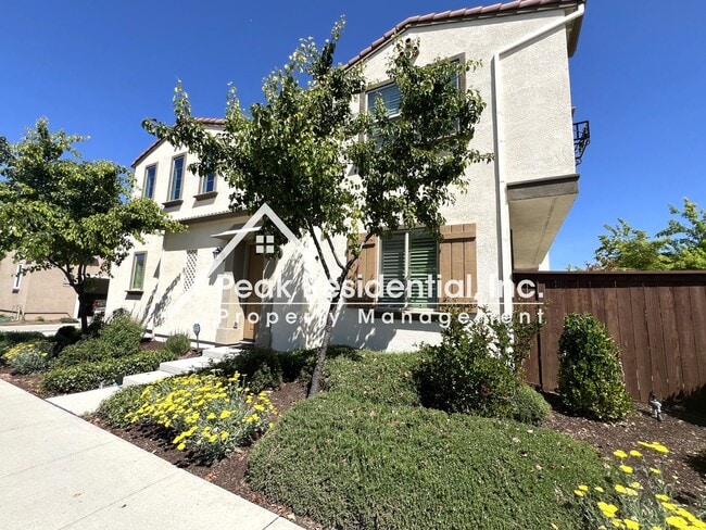 Primary Photo - Updated Elk Grove 3bd/2.5ba Home with 2 Ca...