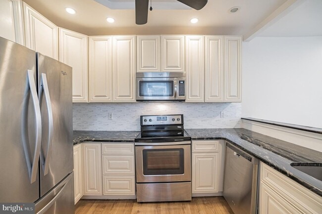 Primary Photo - 2332 W Thompson St