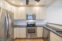 Building Photo - 2332 W Thompson St