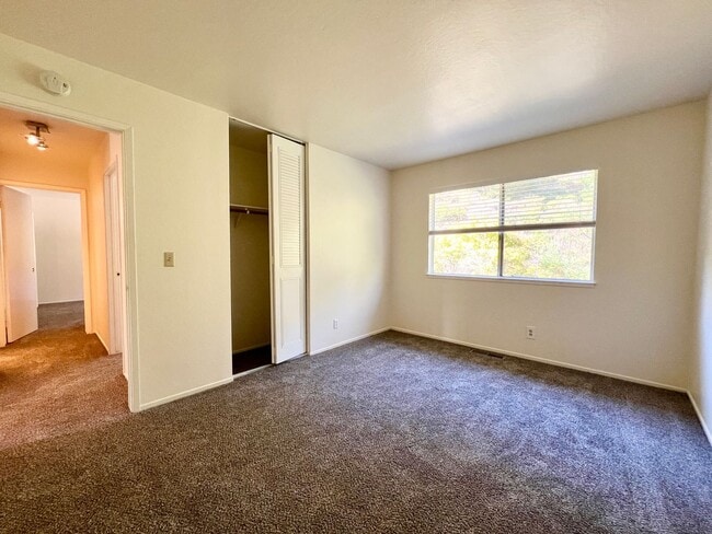 Building Photo - Spacious 4-Bed, 3-Bath Single-Family Home ...