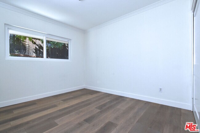 Building Photo - 4678 White Oak Ave