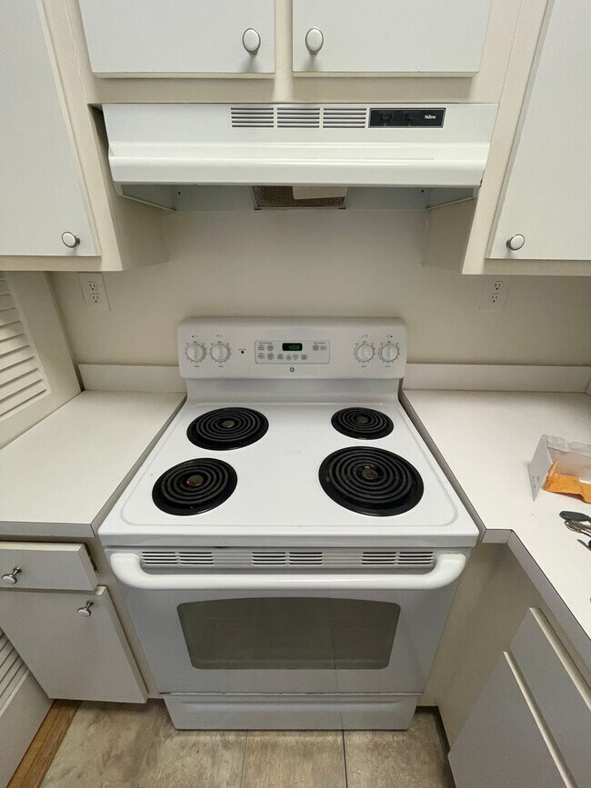 Building Photo - A one bedroom, one bath apartment located on the 5th floor of The Cairo in the heart of DuPont Ci...