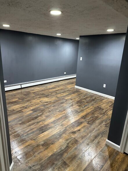 Building Photo - 522 Bayport Ave