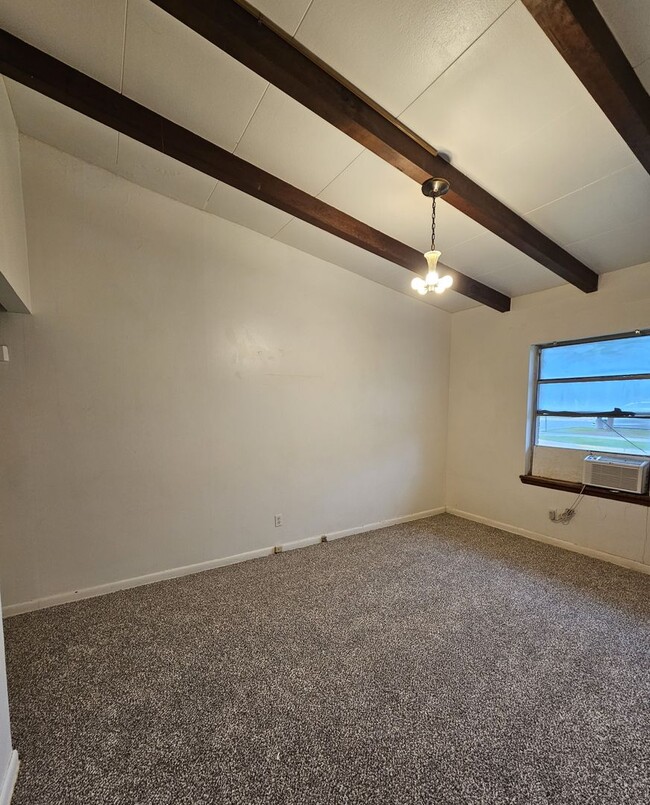 Building Photo - Short-Term Lease! (2) Bedroom Duplex Close...