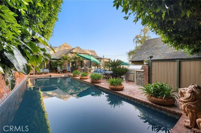 Building Photo - 486 Holly St