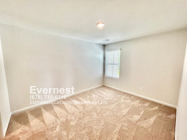 Building Photo - 3-Bedroom Home with Large Lawn and Ideal L...