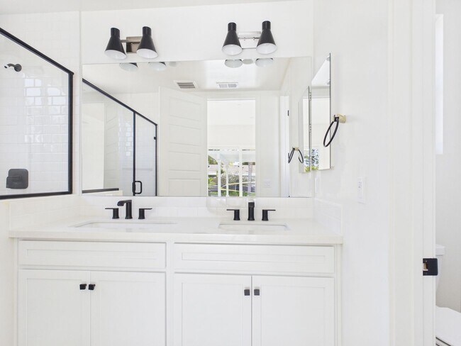 Building Photo - 711 Passion Ct