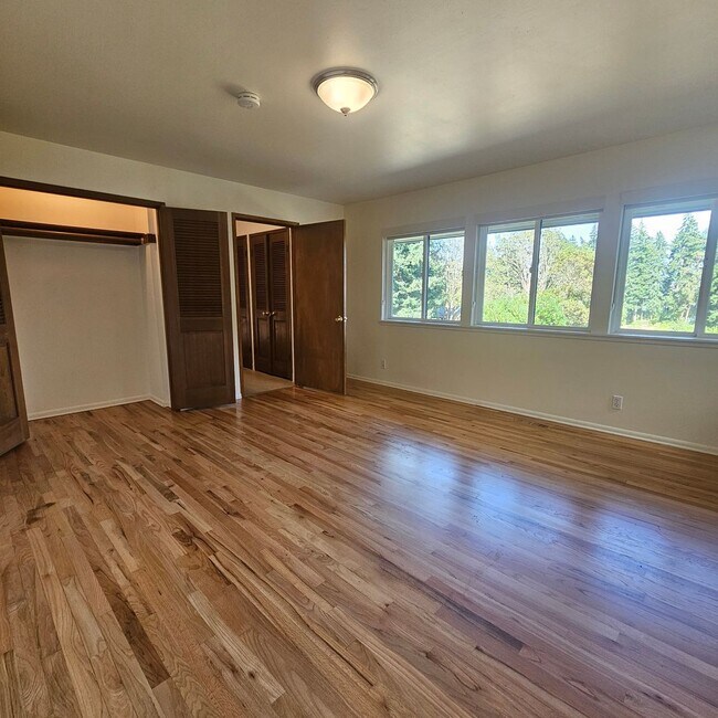 Building Photo - Private Bainbridge Island Retreat with Acreage & Modern Comforts
