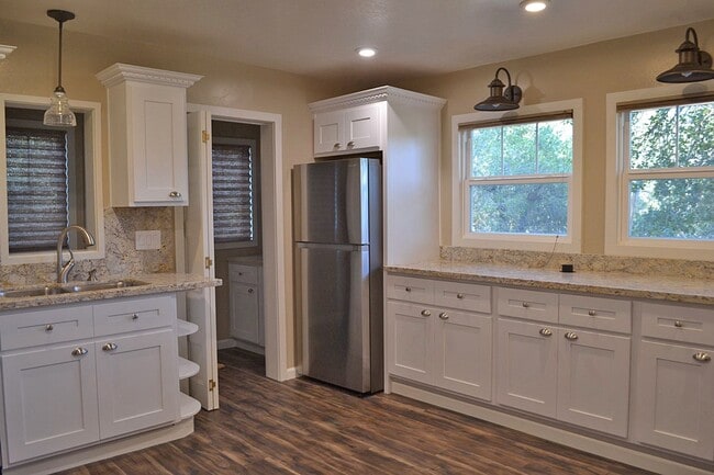 Building Photo - 15900B Matilija Dr
