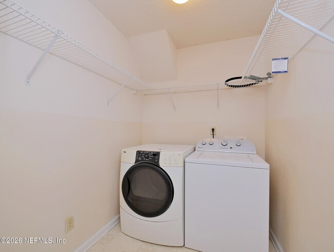 Building Photo - 12252 Lake Fern Dr