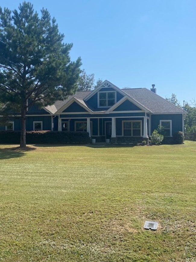 Building Photo - Quiet and Cozy Living in Phenix City