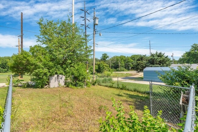 Building Photo - Italian Estates Property Management