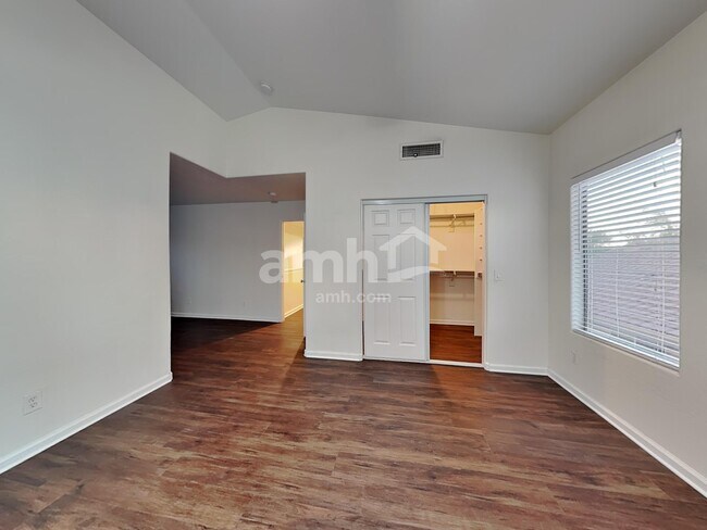 Building Photo - 518 W San Remo St