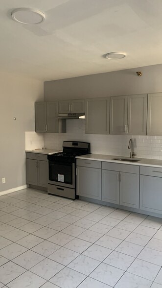 Building Photo - 234 6th Ave W