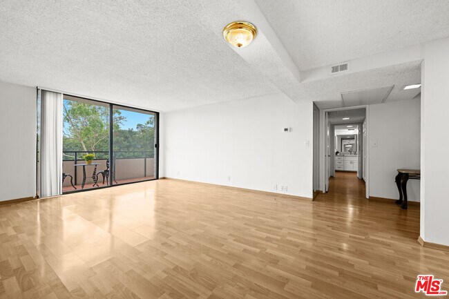 Building Photo - 10535 Wilshire Blvd