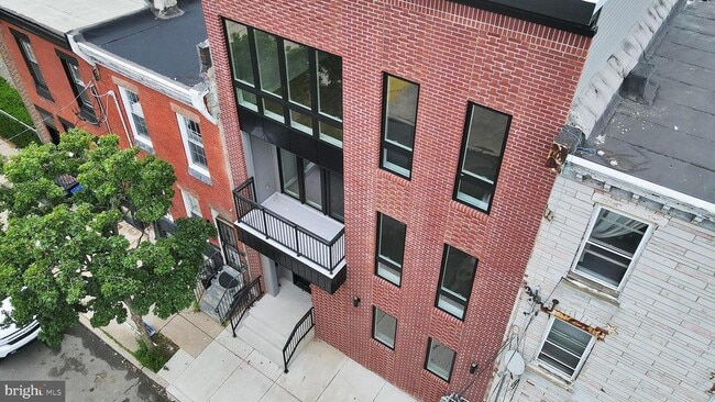 Building Photo - 1625 W Thompson St